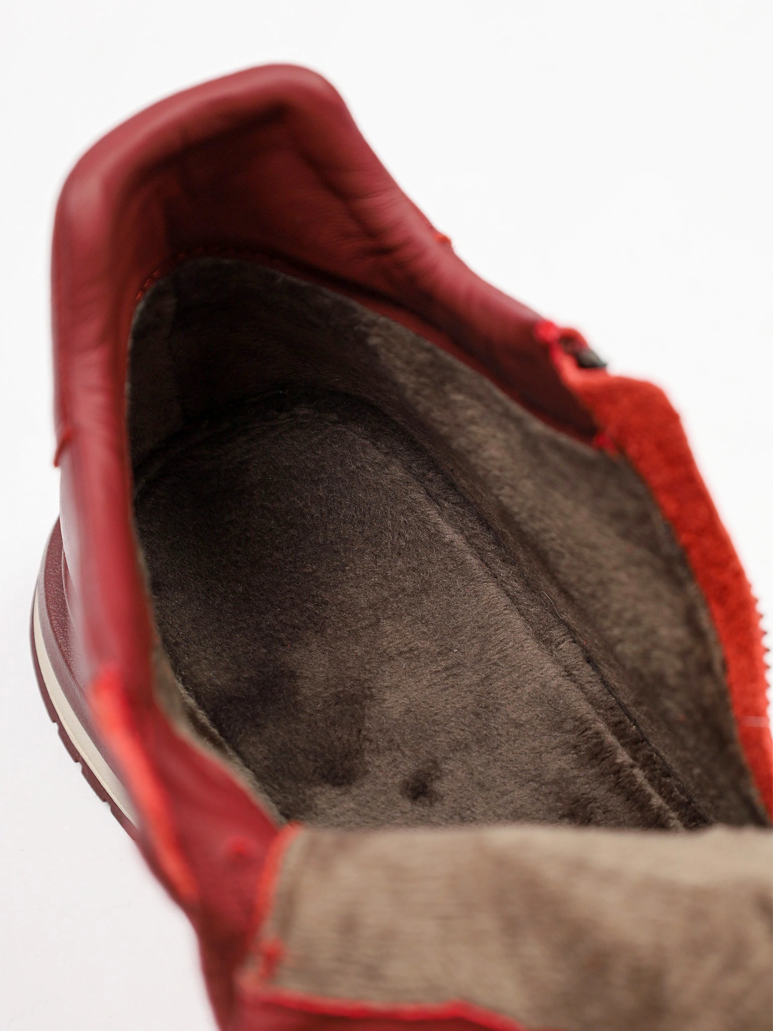 Ботинки красного цвета на низкой подошве